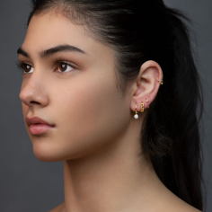 public/uploads/products/ag-jewelry/20211109_121844AG 14k yellow gold pearl and link chain hoop earring jewelry-h-f-e-co-studio-Vdl0I34YfA4-unsplash.jpg