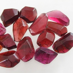 Wholesaler of Natural Rhodolite Garnet Faceted Cabochons