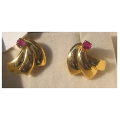 Gold Ear Ring with Ruby Exporter