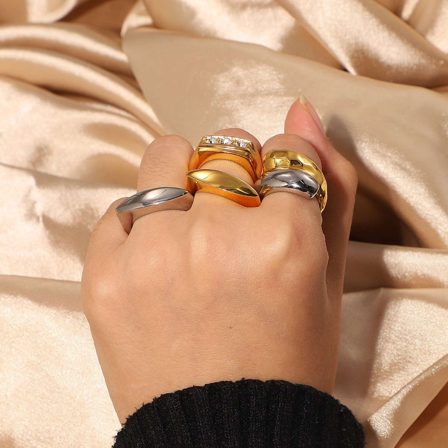Wholesale Custom Smooth Curved Ring Jewelry
