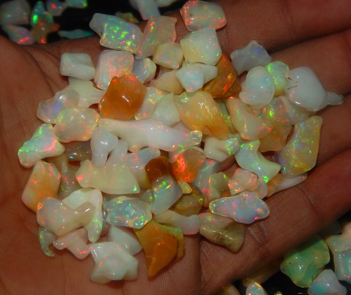 Wholesale natural play and fire uneven shape polished natural Ethiopian opal
