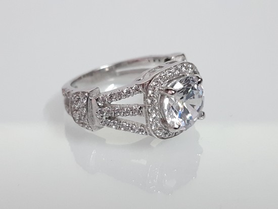 New design moissanite colorless diamond solitaire ring Wholesaler