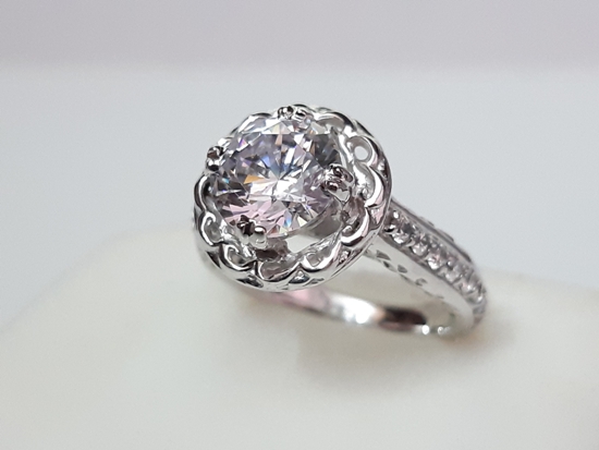 Exclusive design moissanite colorless diamond solitaire ring Wholesaler