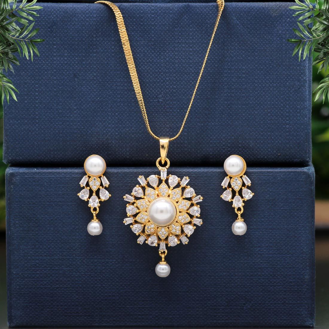 Wholesale White Color Locket Set