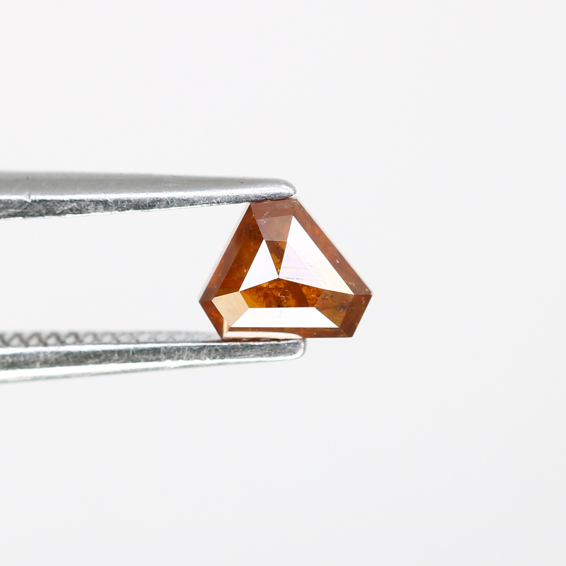 Triangle Shaped Fancy Red Color Natural Diamond For Statement Ring Supplier