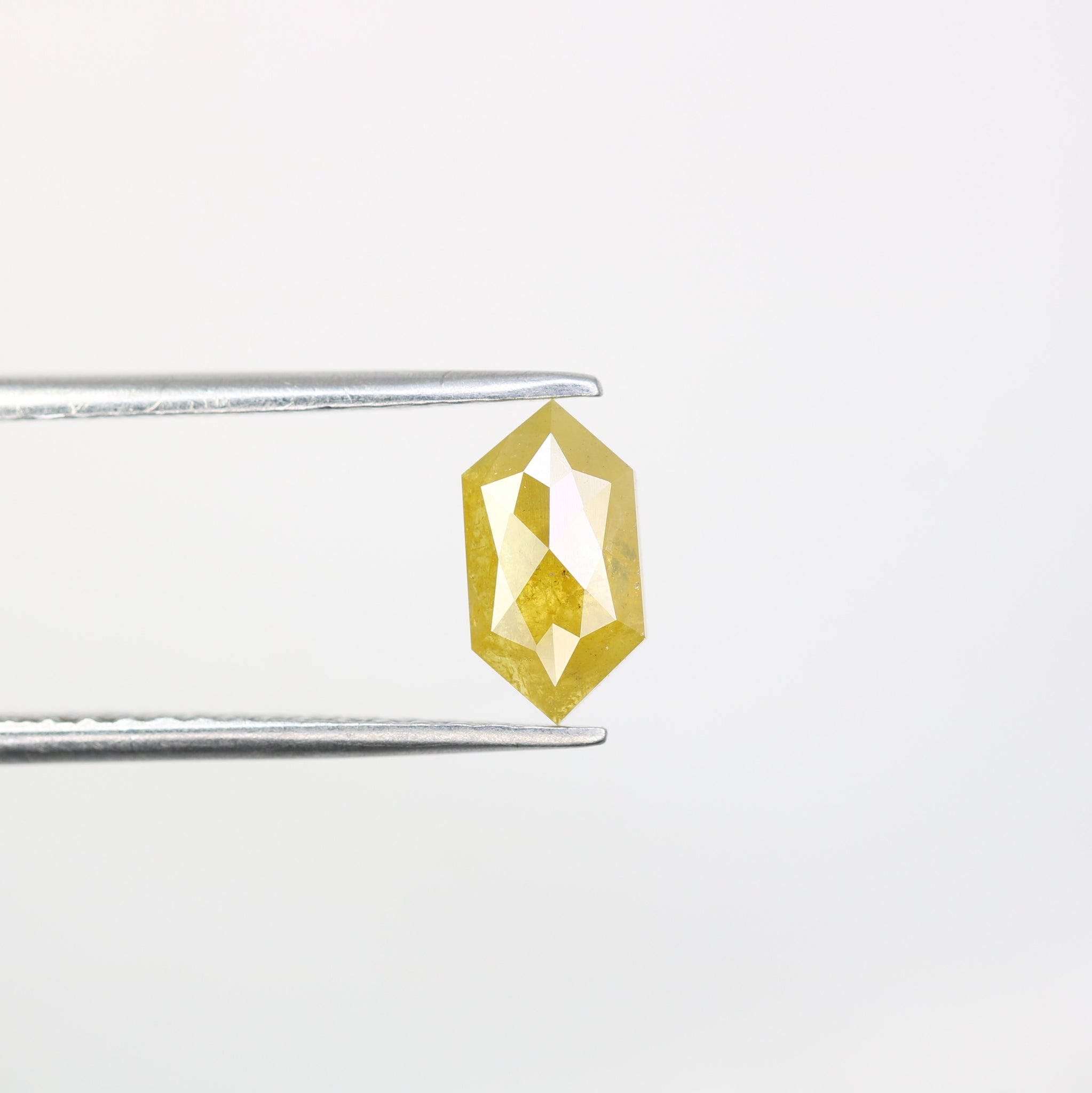 Natural Elongated Hexagon Shape Yellow Diamond For Promise Ring Exporte