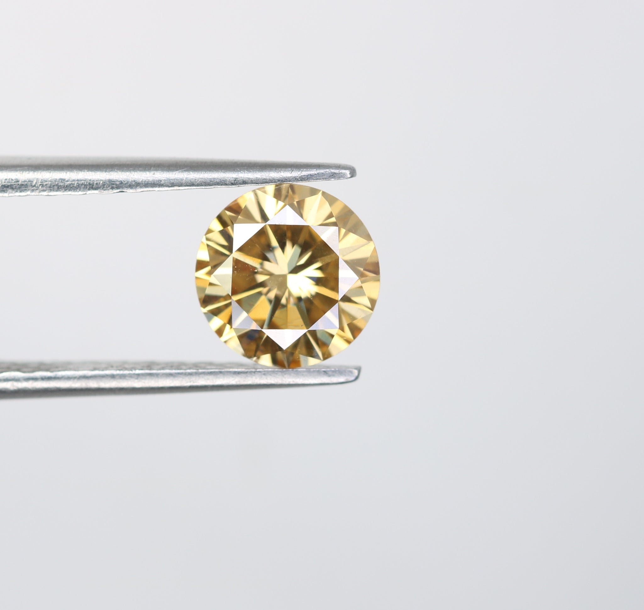 Round Brilliant Cut Moissanite Orange Diamond For Engagement Ring Exporter