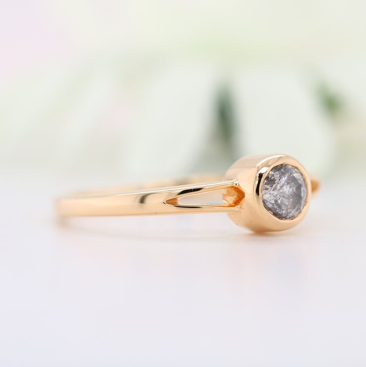 Round Brilliant Cut Salt And Pepper Yellow Gold Engagement Ring Wholesaler