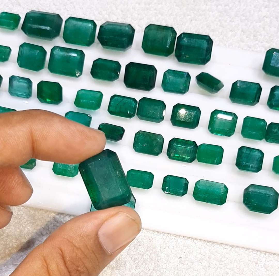 Wholesale high looking emerald octagon cut gem at factory price Supplier