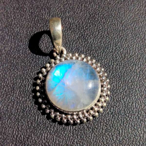 Rainbow Moonstone Pendant 925 Sterling Silver Exporter