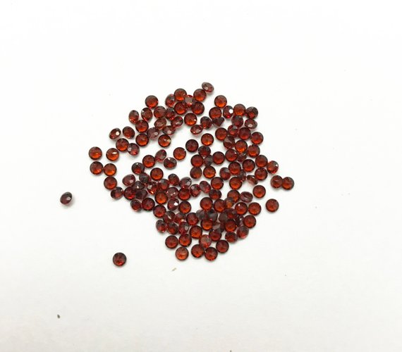 2.5mm Red Mozambique Garnet Faceted Round Cut Loose Gemstone Manufacturer