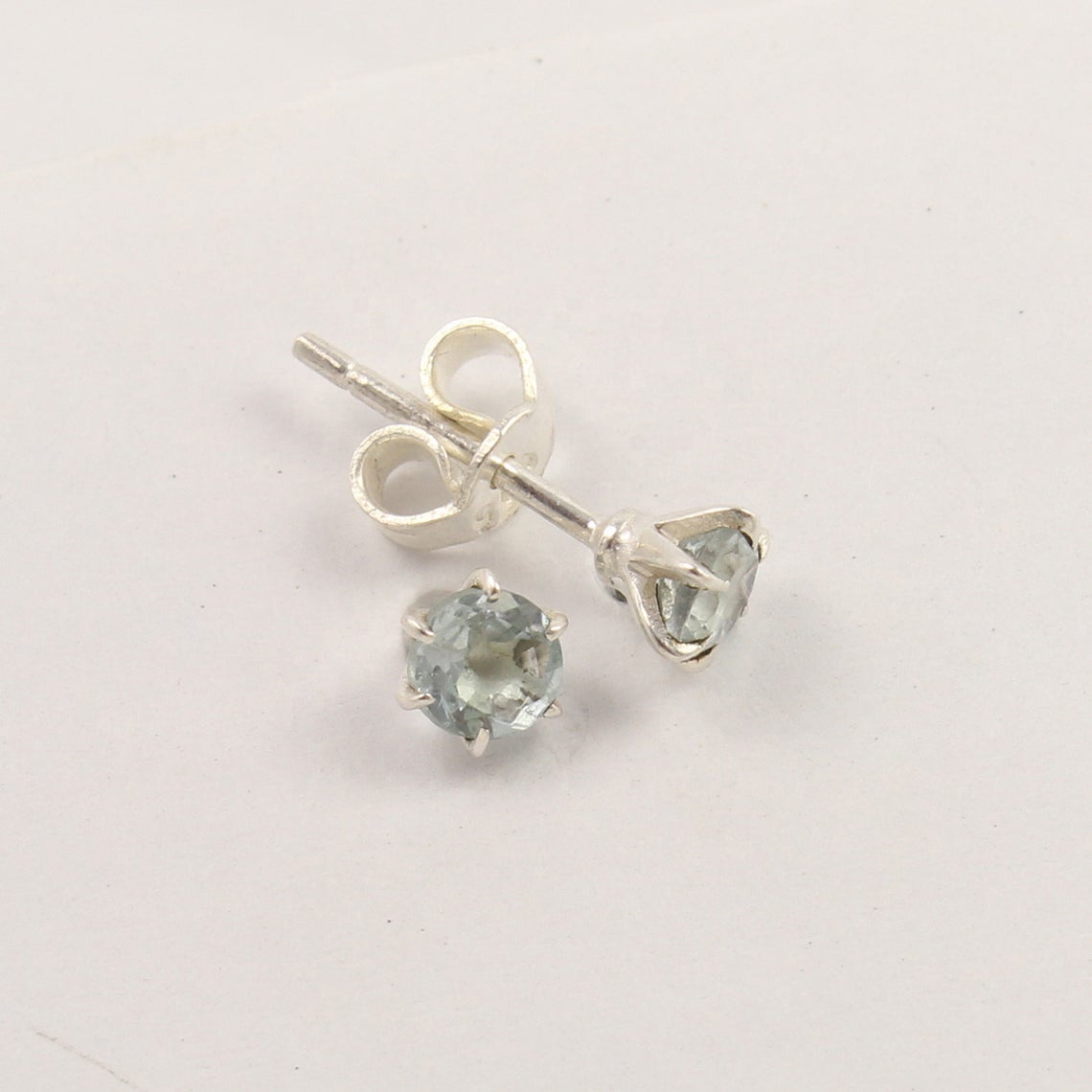 925 Sterling Silver Attractive Natural Blue Topaz Round Gemstones Exporter