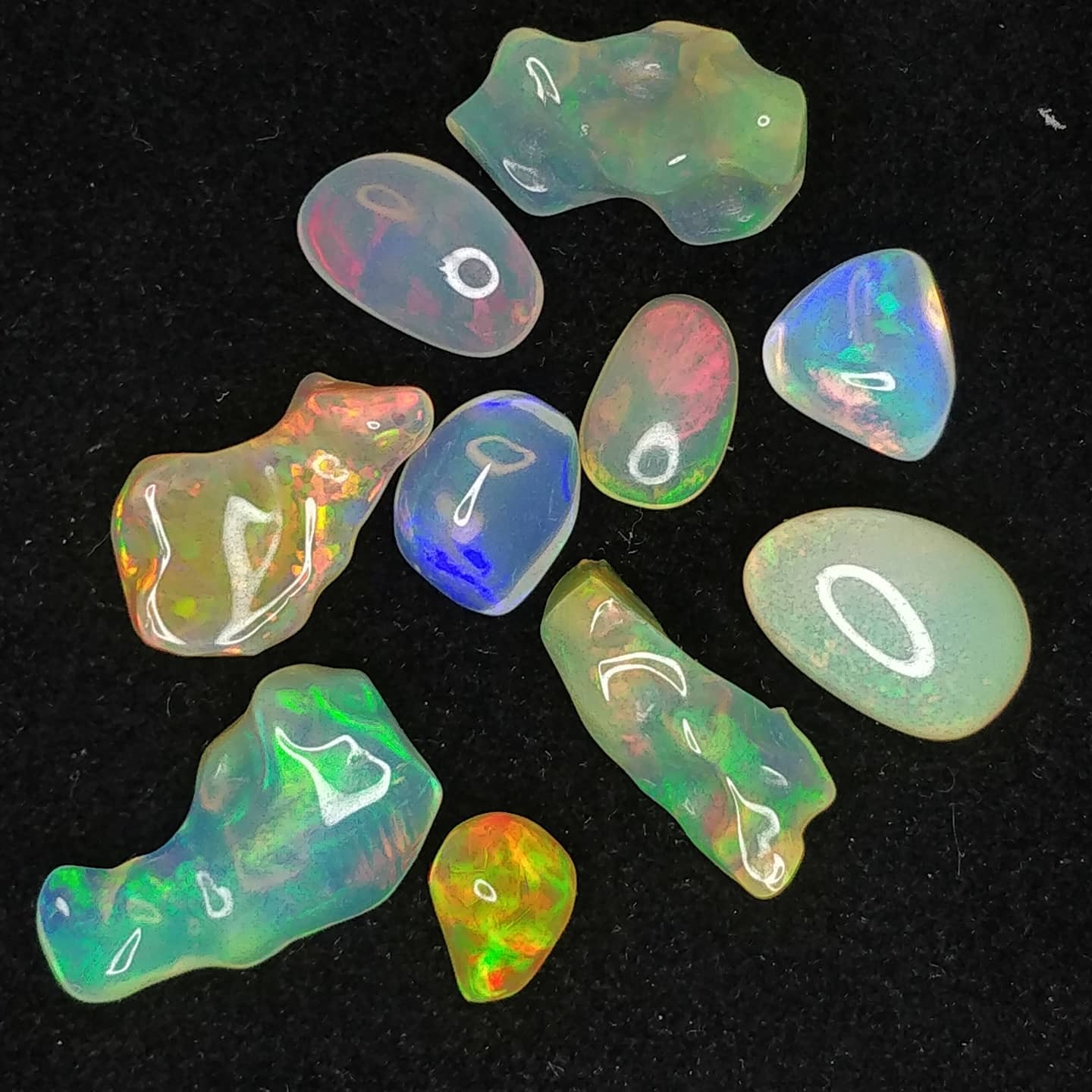 Natural Opal unshape Tumble Ethiopian white Opal Supplier
