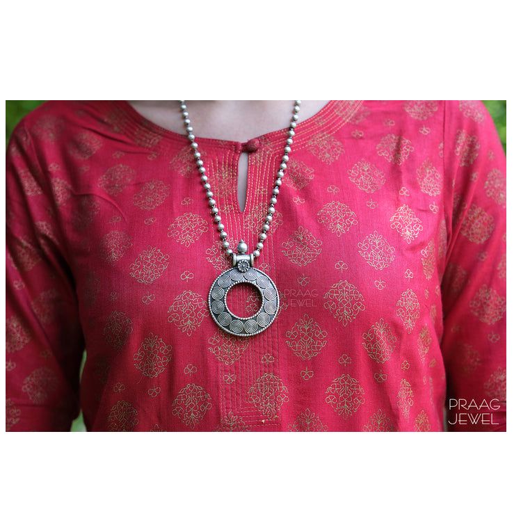 OXIDIZED SILVER DESIGNER CIRCLE PENDANT WITH CHAIN EXPORTER