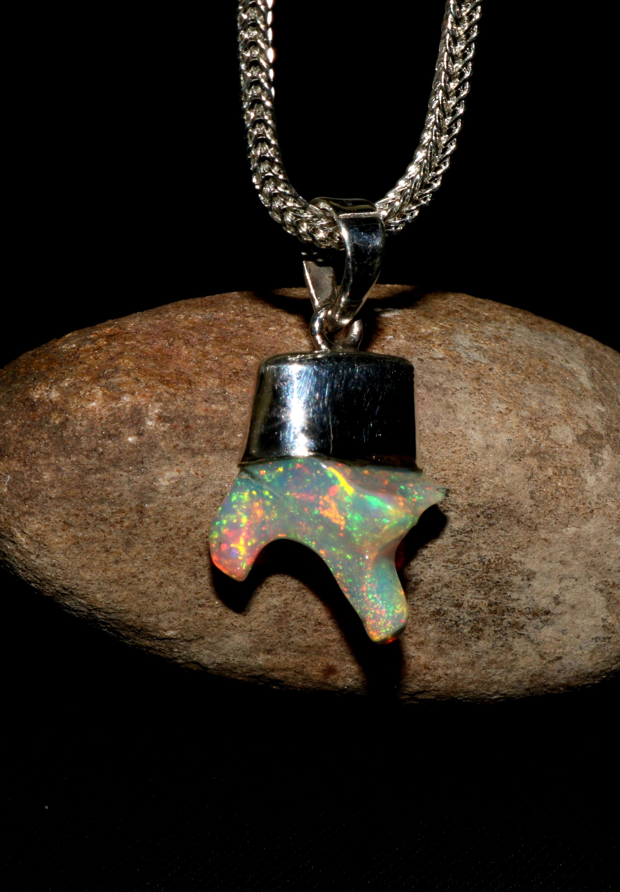Natural Ethiopian Opal Polish Rough Pendant Opal Gemstone Welo Fire Ssupplier
