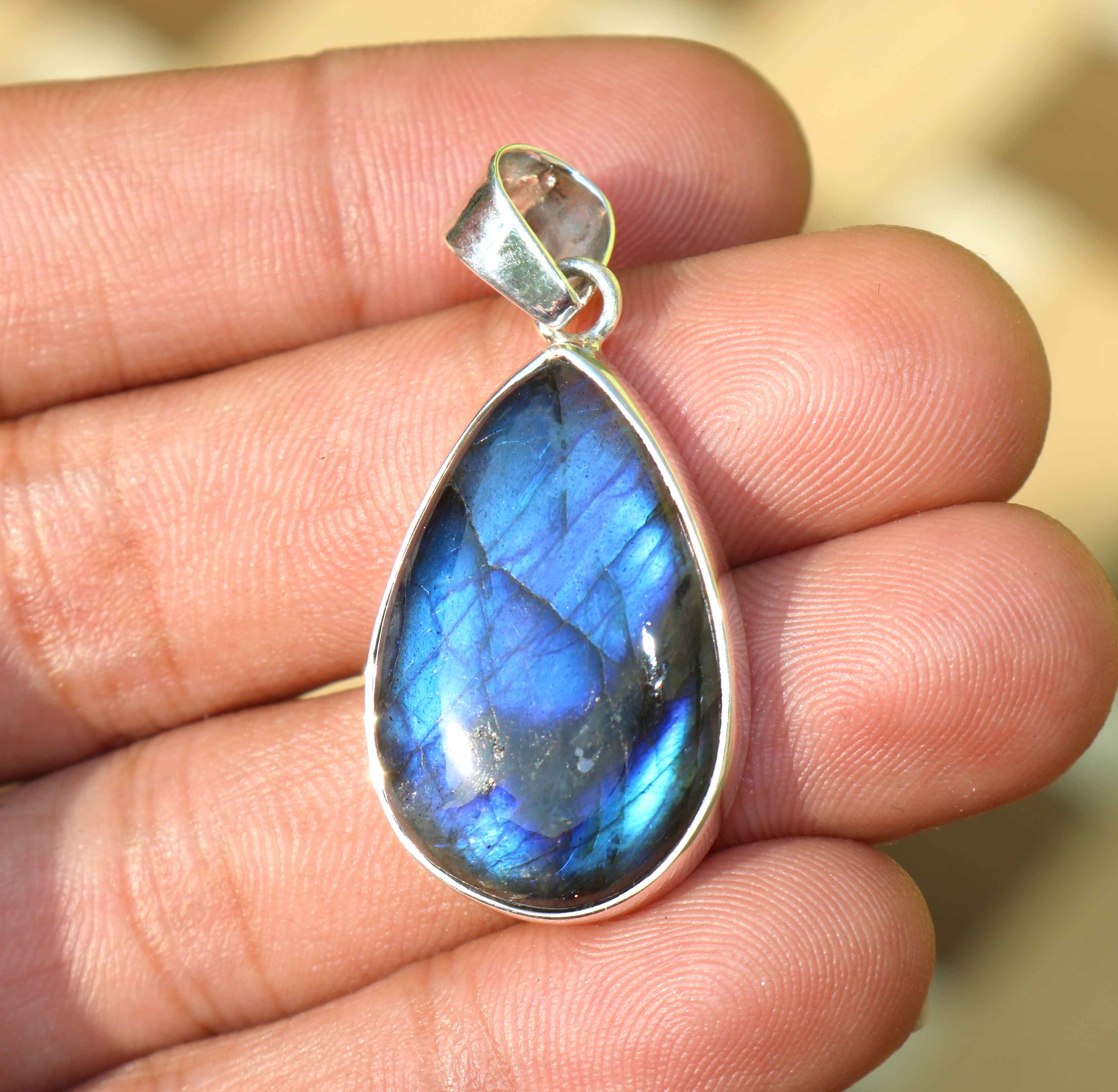Laborite Gemstone Oval Shape Pendant Quite Large Exporter