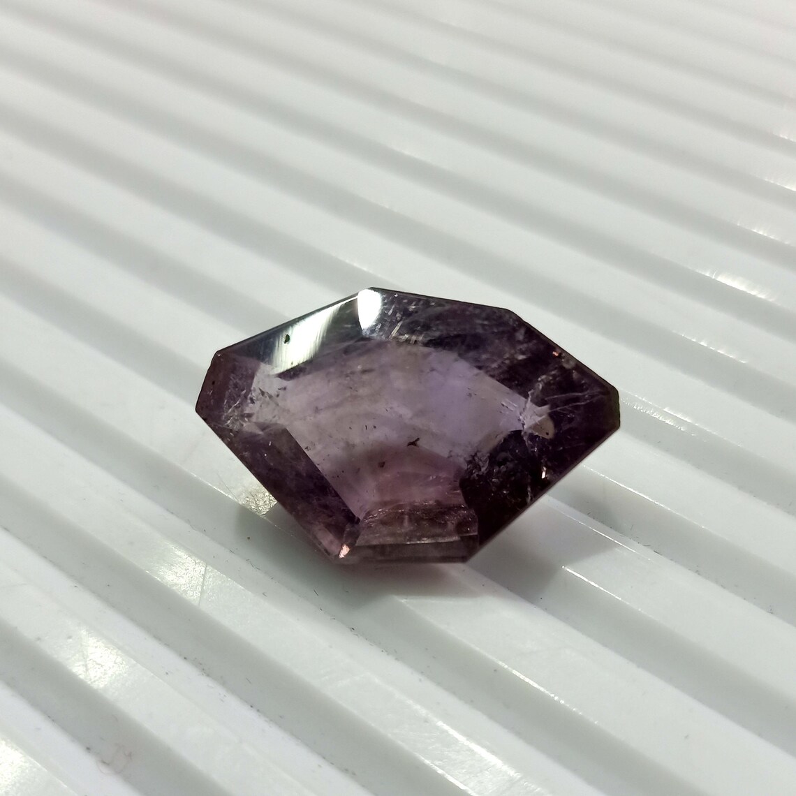 Natural Amethyst Faceted Gemstone, Inclusion Amethyst Gems Supplier