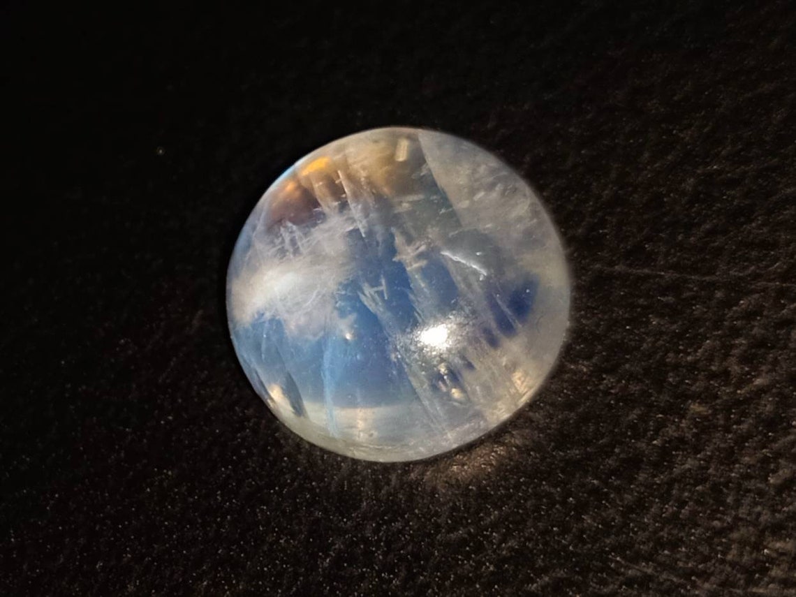 ROUND Natural Rainbow Moonstone Cabochon Supplier