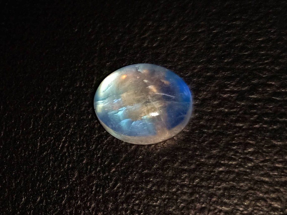 5.40 ct Natural Rainbow Moonstone Cabochon shape For Jewelry Supplier