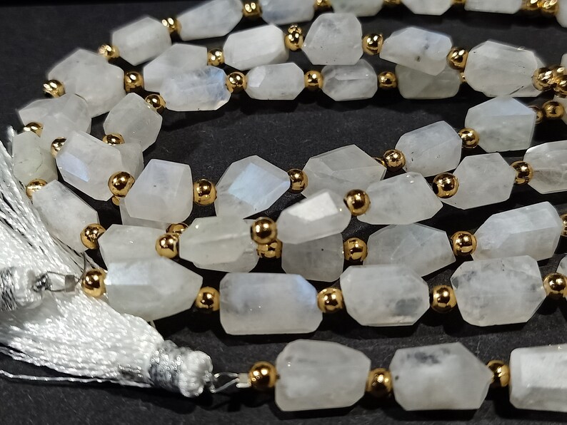 Natural Rainbow Moonstone Gemstone Supplier