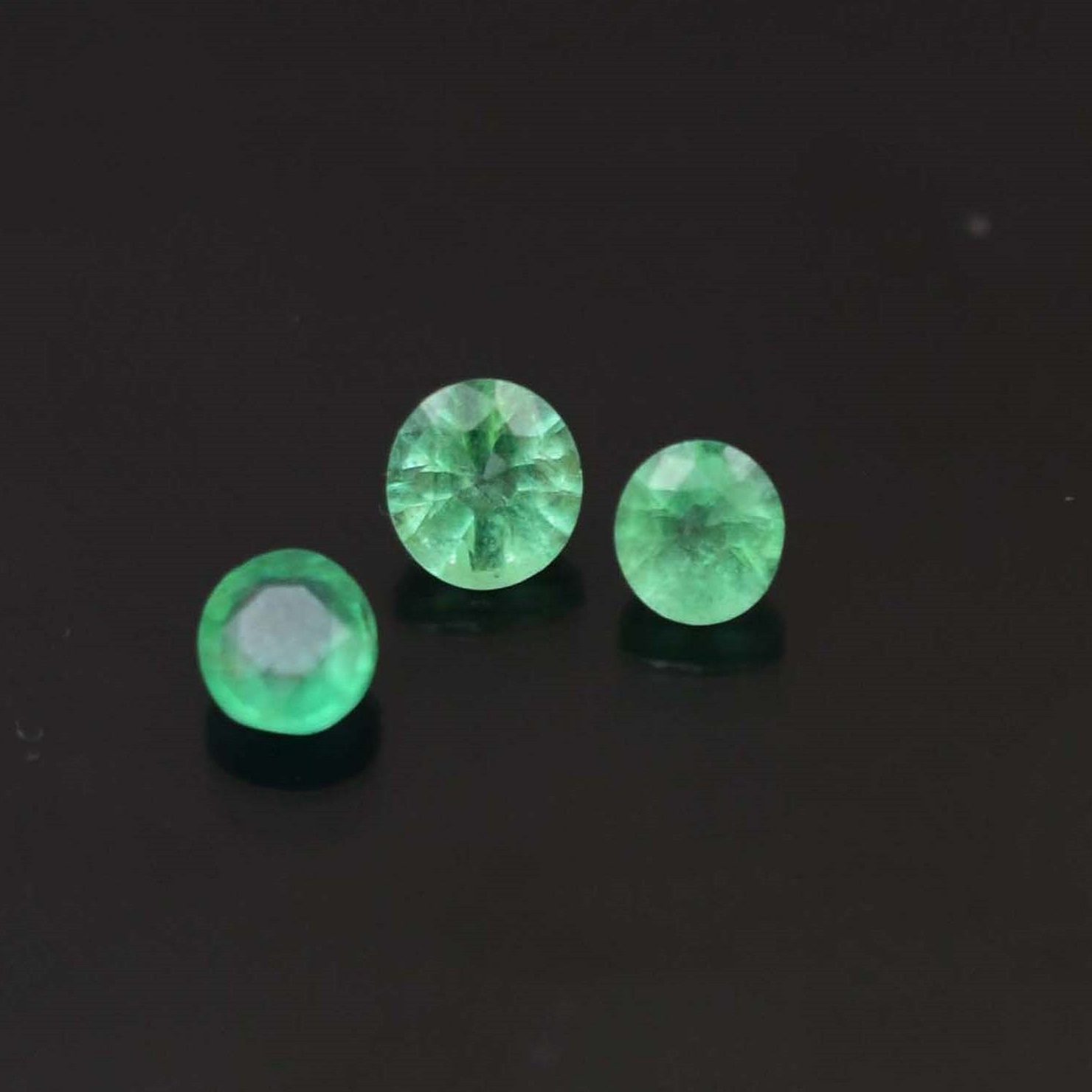 Natural green Emerald Gemstone High Quality Cabochons Loose Gemstone Exporter