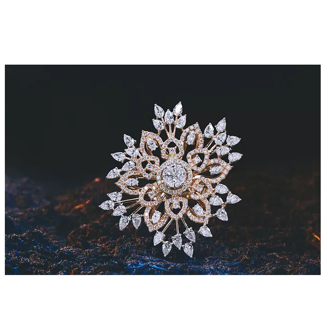 18K Gold Ring Studded With 100% Natural Diamond For Engagement Supplier