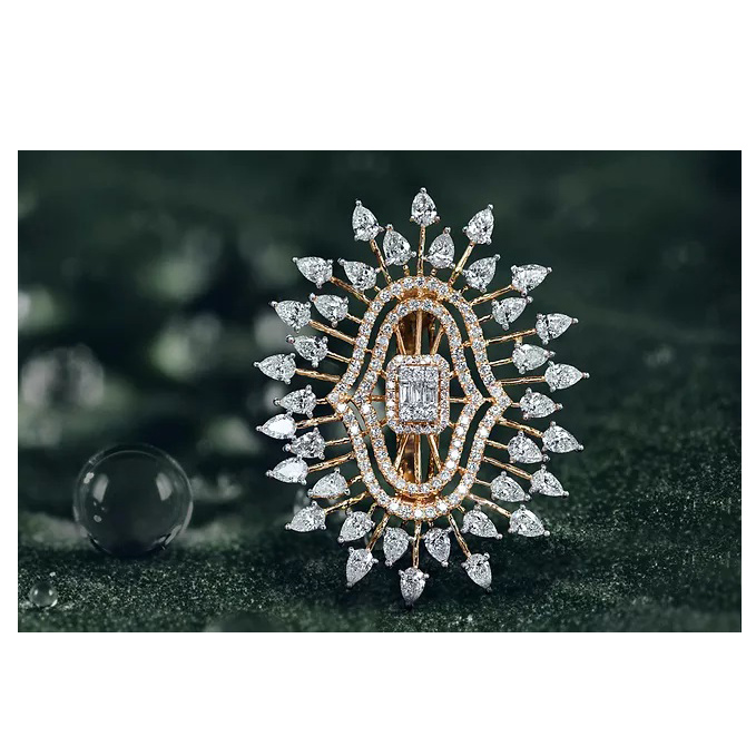 Adorable 18K Gold Engagement Ring Certified Diamond Ring Exporter