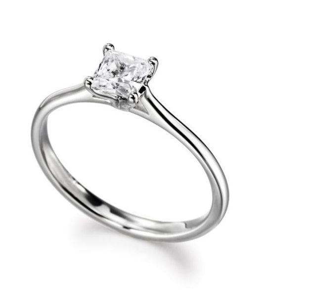 18 Kt White Gold Solitaire Ring supplier
