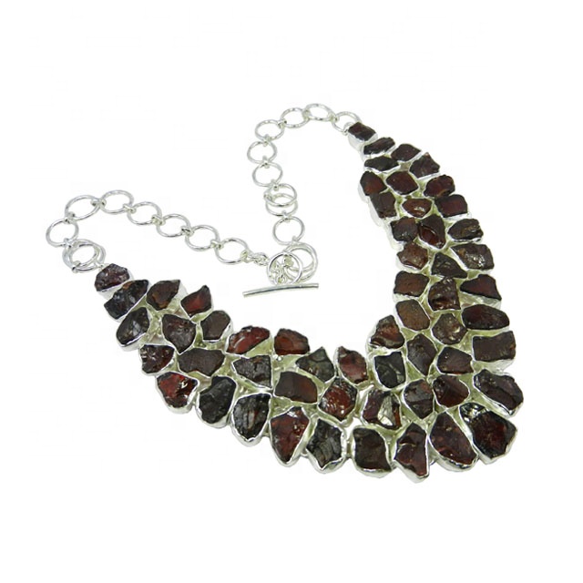 New elegant jewelry 925 sterling silver garnet rough gemstone necklace supplier