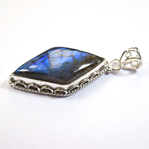 925 Sterling Silver Labradorite Pendant supplier