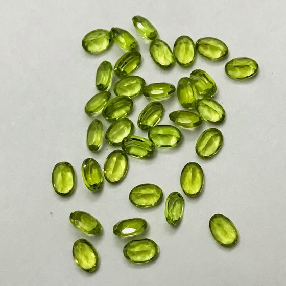 Natural Green Peridot Faceted Oval Loose  Gemstones Supplier