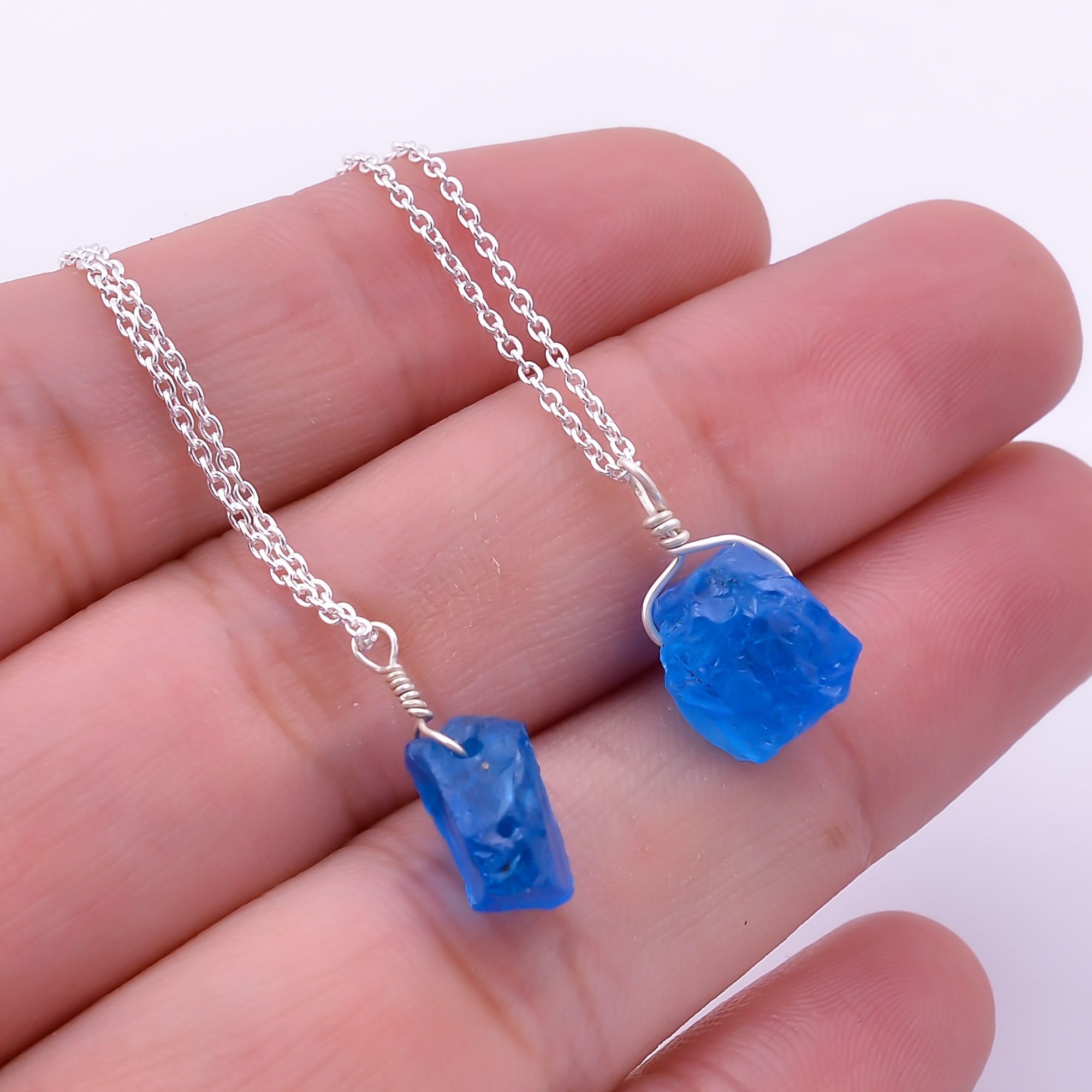 925 Sterling Silver Raw Neon Blue Apatite Pendant Necklace Exporter