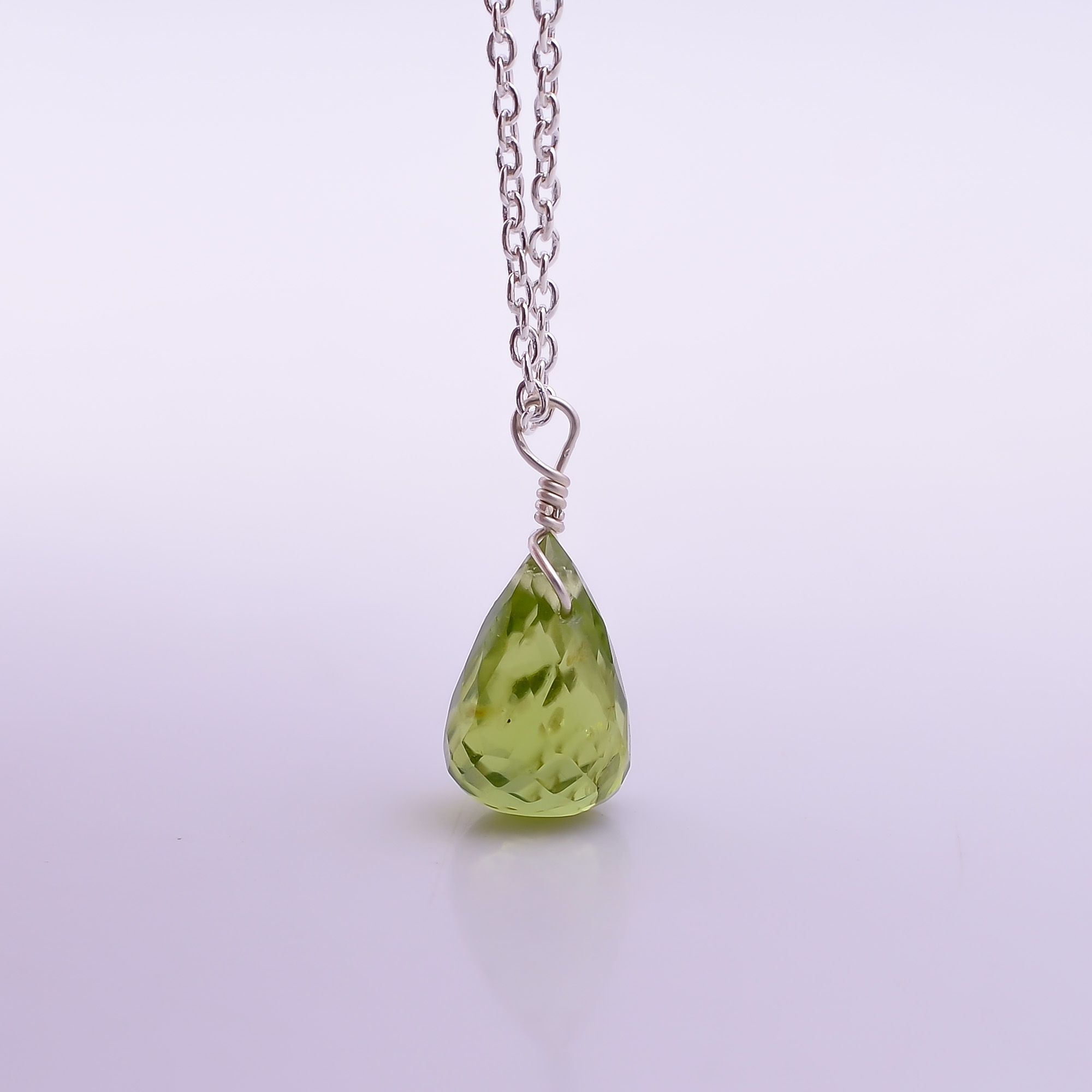Natural Peridot Tear Drops Crystals Pendant Necklace Exporter
