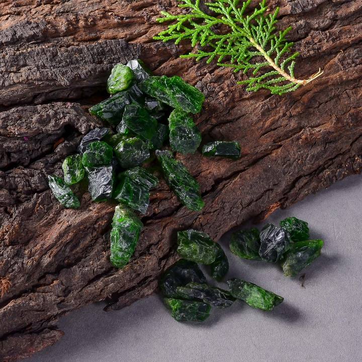 Natural Chrome Diaopside Rough Designer Gemstone Supplier