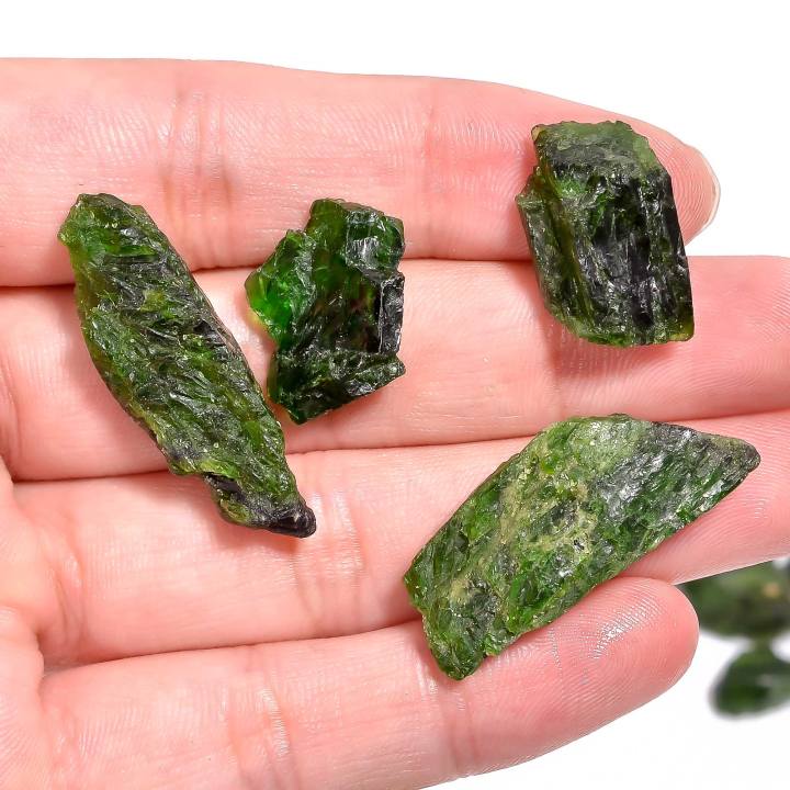 Natural Chrome Diaopside Rough Designer Gemstone Supplier