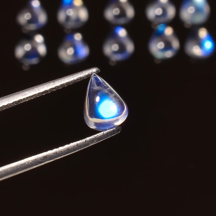 Natural Moonstone Gemstone Pear Shape Cabochon Cut Supplier
