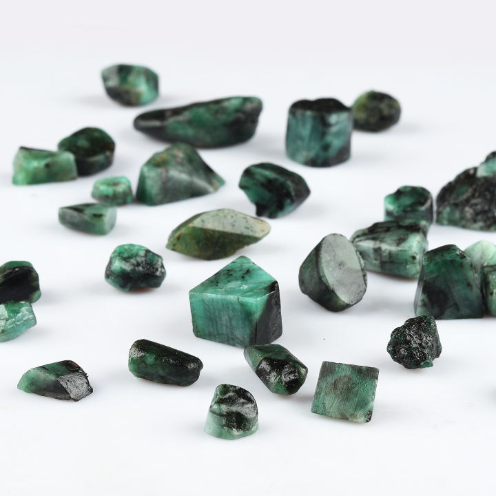 Natural Emerald Raw Gemstone Wholesale Rough Crystals For Bulk Orders Supplier