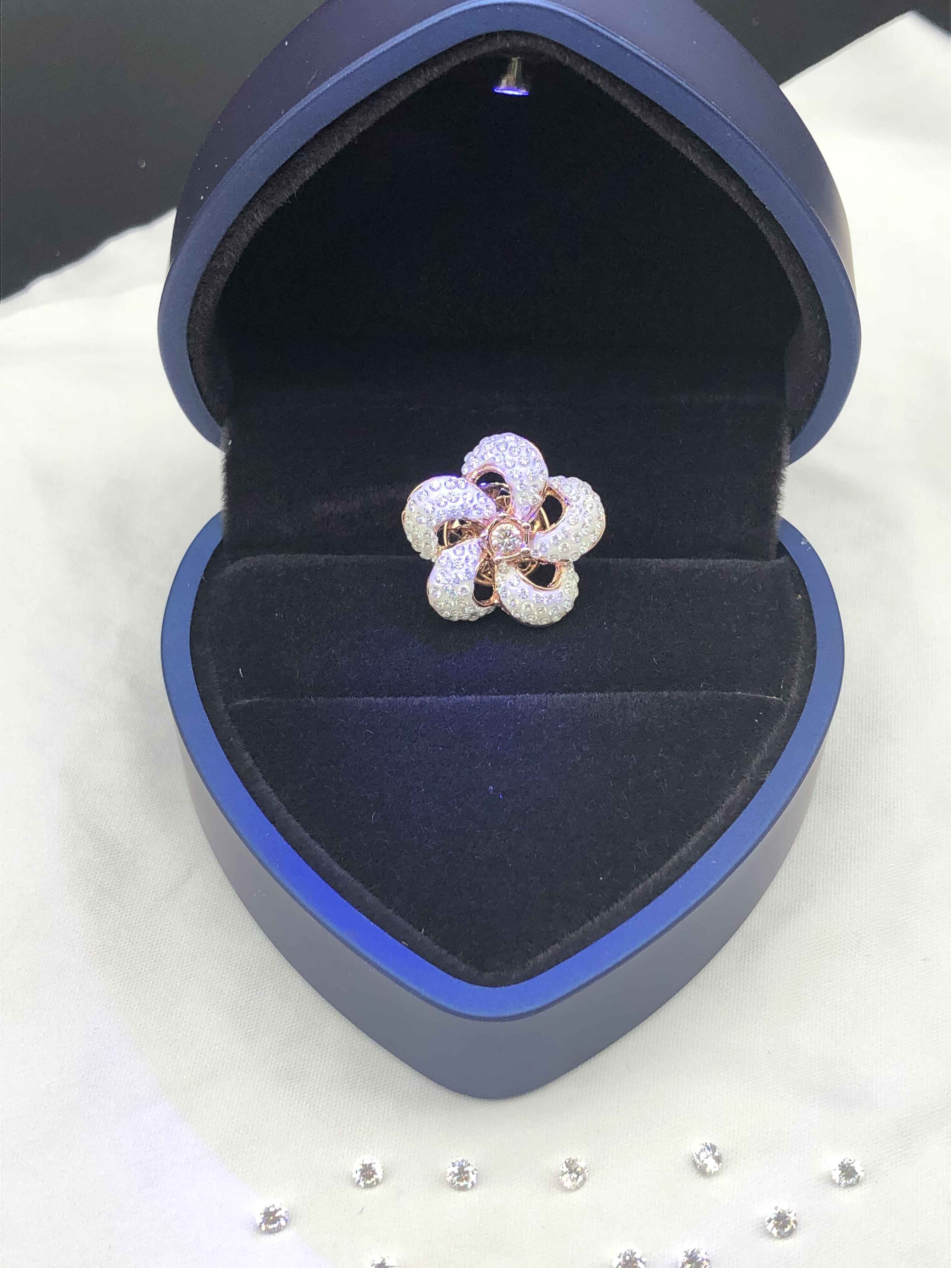 Moissanite diamond brooches decoration for wedding dress Supplier