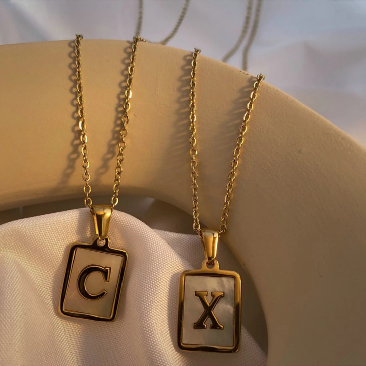 18K Golden Stainless Steel White Shell Pendant Necklace Exporter