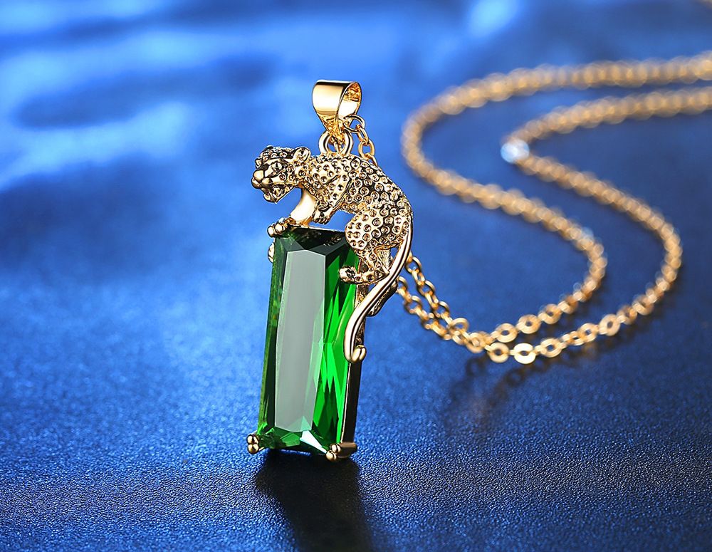 Leopard Animal Emerald Stone Pendant Gold Necklace Supplier