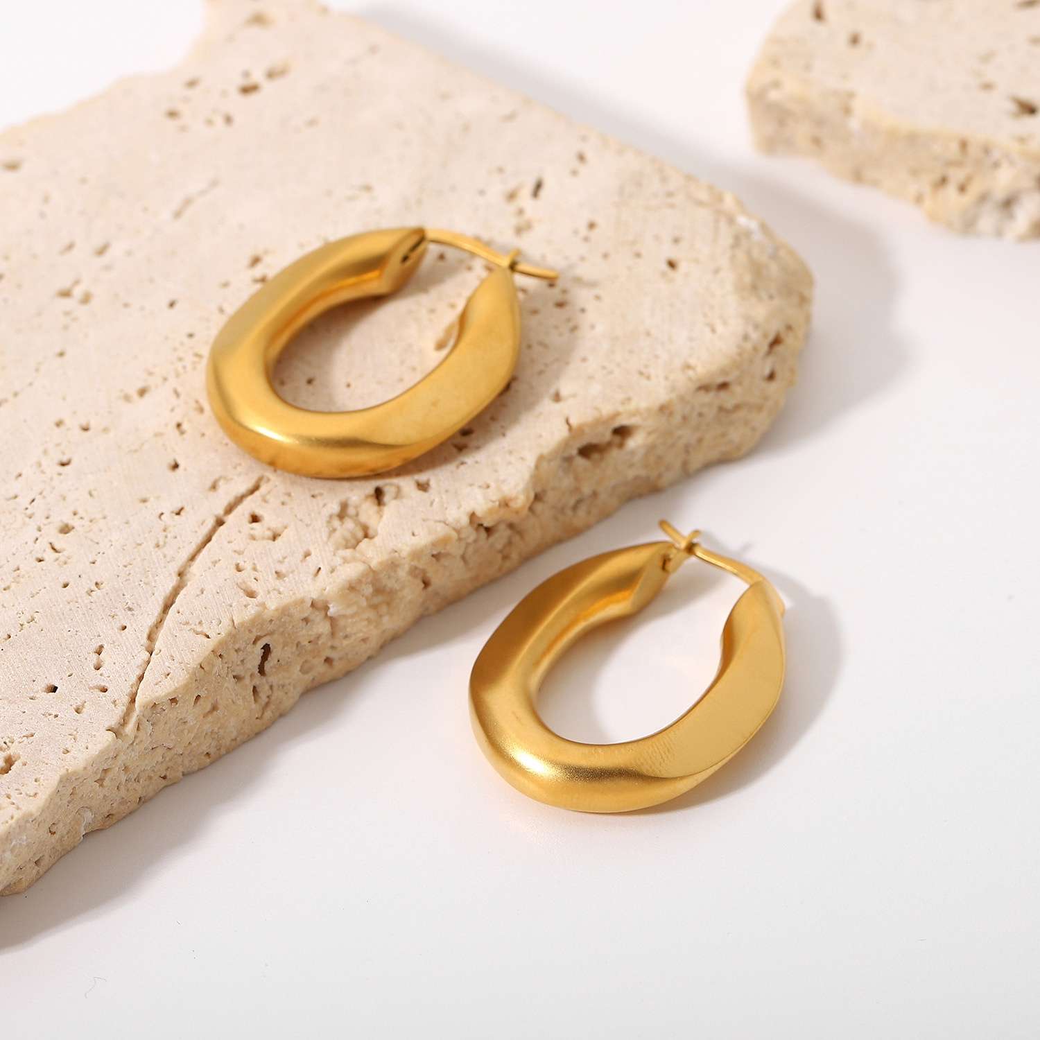 Stainless steel jewelry 18k thick gold geometric hoop earrings Supplier