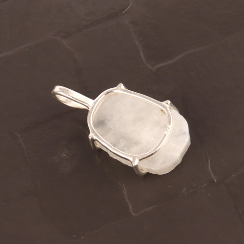 Attractive design natural blue rough rainbow moonstone loop pendant Supplier