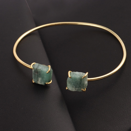 Fashion designs natural rough emerald prong setting bracelet Supplier